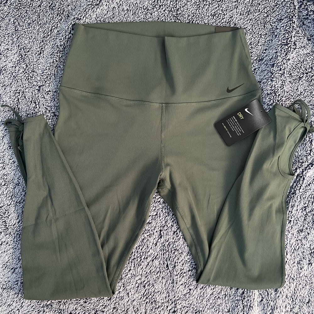 Green Nike 7/8 Training Tights-Size Large